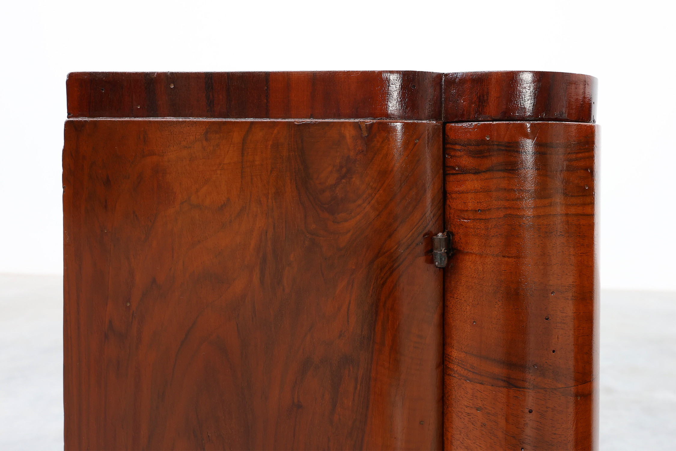 Pair of Art Deco Nightstands in Walnut, Italy 1920sthumbnail